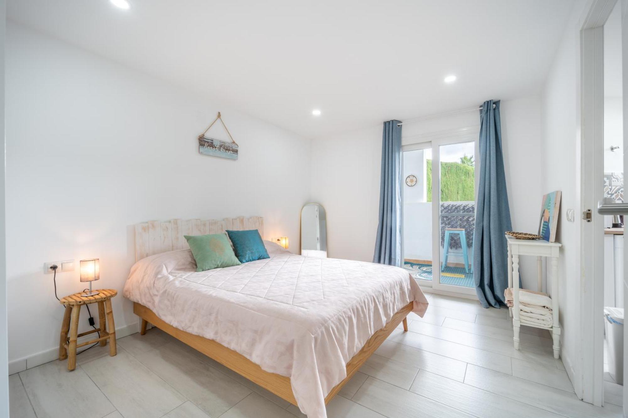 A Terrace With Sea View, 2 Bedrooms Apartment In 贝纳尔马德纳 外观 照片